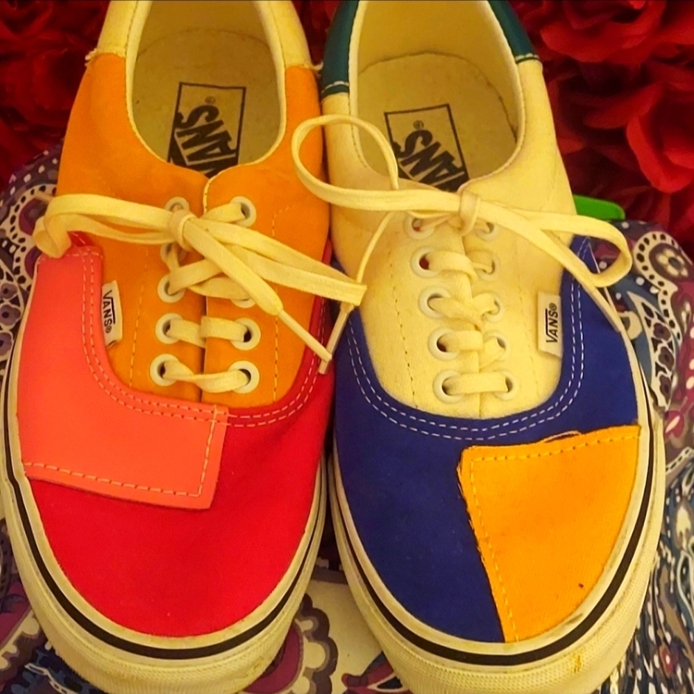 Vans Sneakers Mens 7/ Women's 8.5 Like New Multicolored Patches